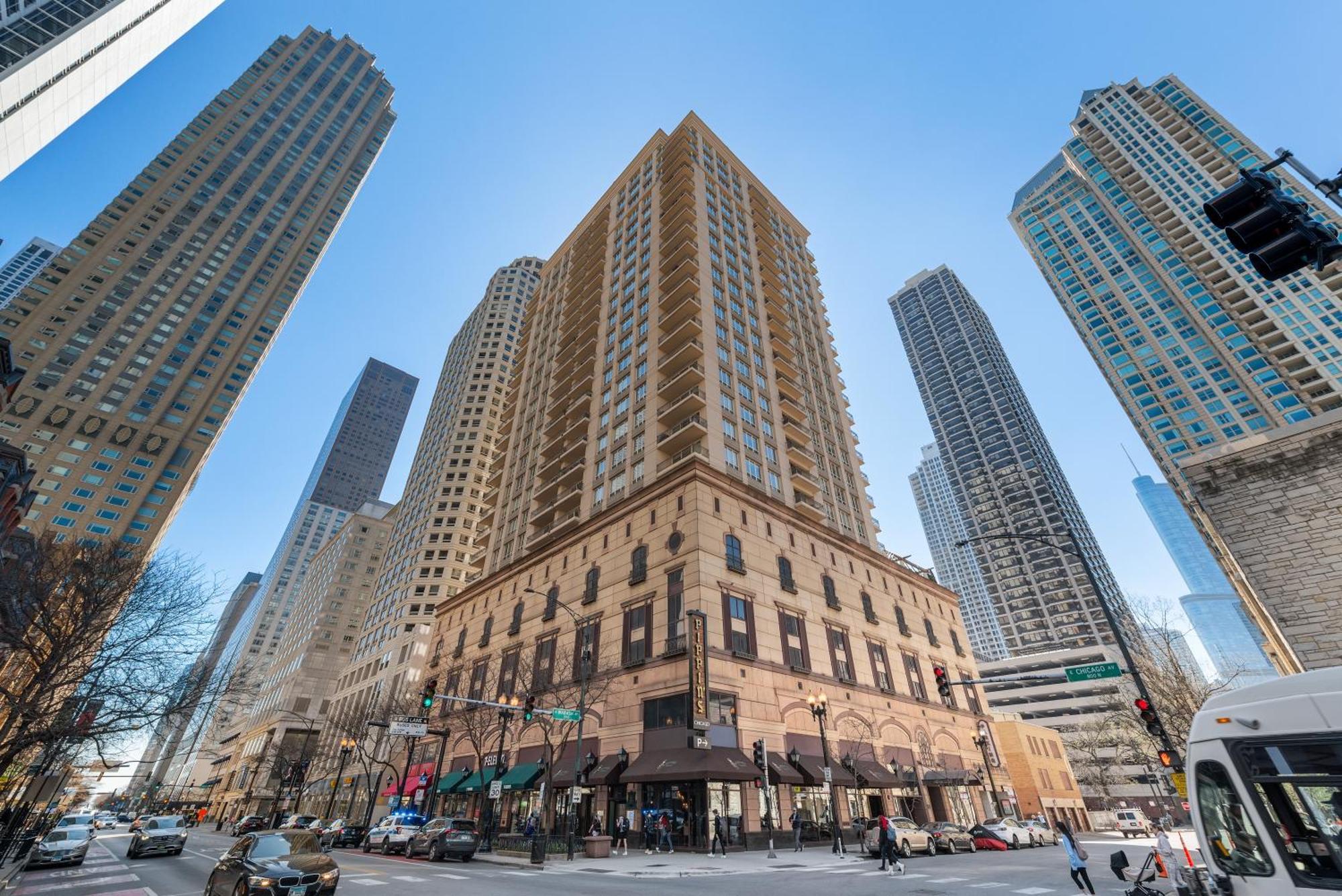 The Bernardin Gold Coast Luxury Apartments Near Magnificent Mile Chicago Oda fotoğraf