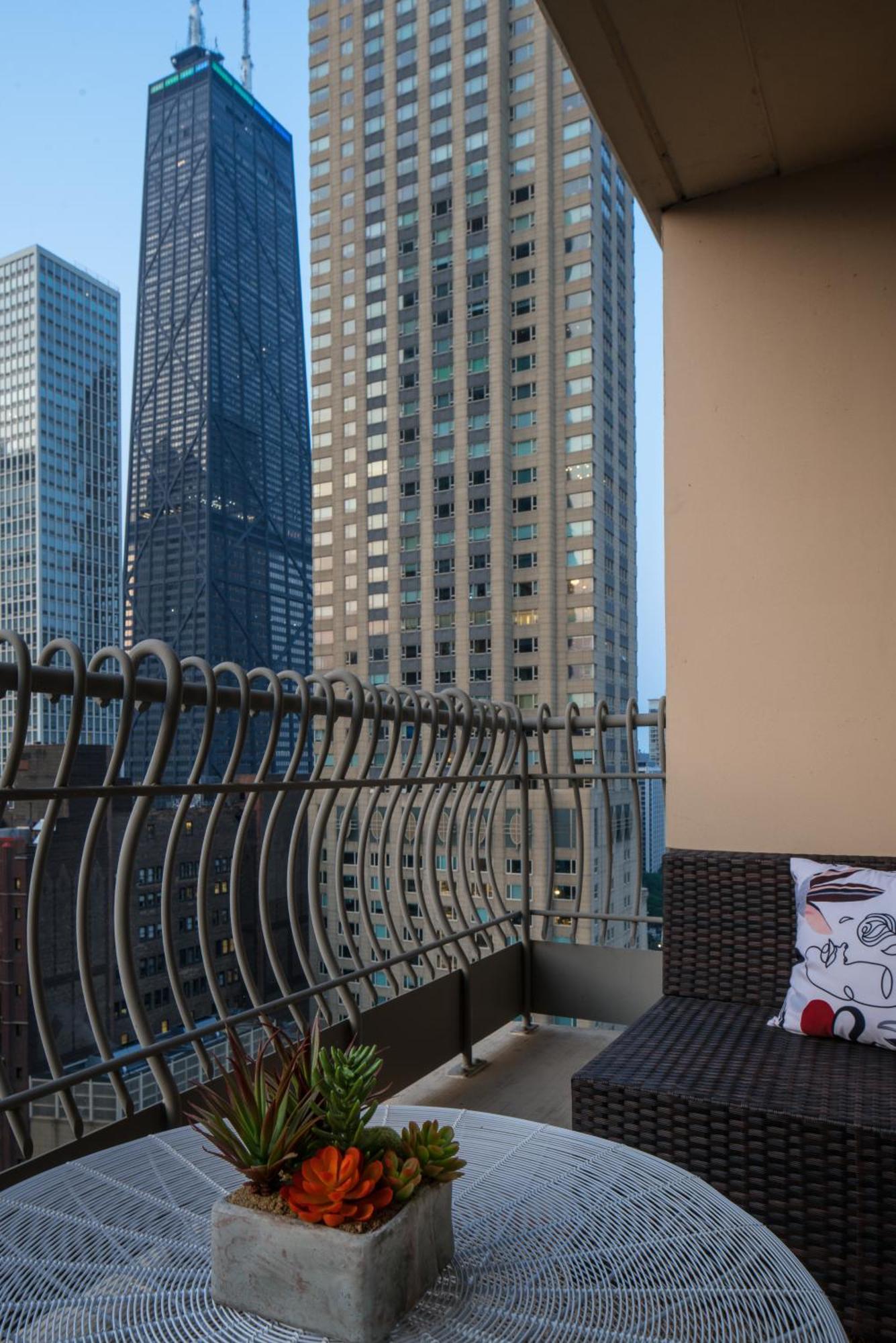 The Bernardin Gold Coast Luxury Apartments Near Magnificent Mile Chicago Dış mekan fotoğraf